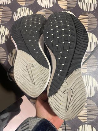 Zapatillas Nike Air Zoom Vomero 16 Gris Naranja