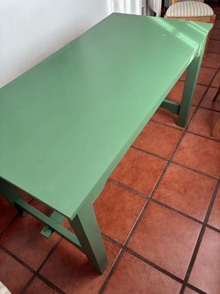 Mesa de comedor de madera