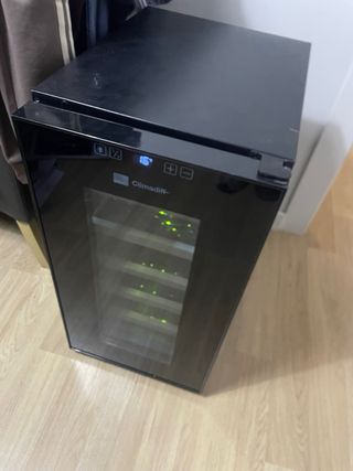 Vinoteca Climadiff Negra