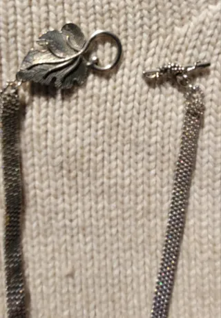 Collar con colgante de elefante y piedra