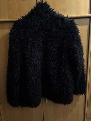 Abrigo pelo negro
