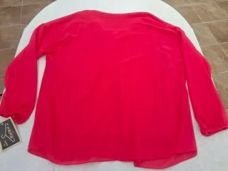 Blusa T 2XL. Con etiquetas. Medidas en descripción