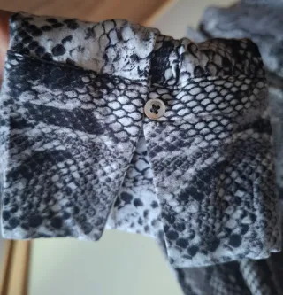 Blusa Stradivarius Estampado Serpiente Talla M
