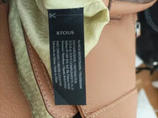 Bolso Tous piel marrón con grabado