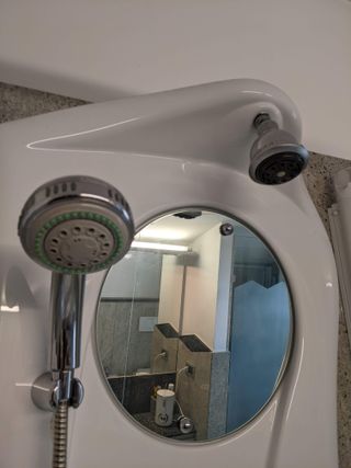 Vasca da bagno con box doccia