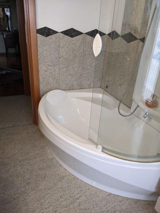 Vasca da bagno con box doccia