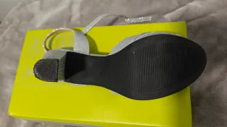 Sandalias tacón plateadas brillo talla 40