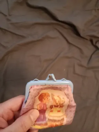 Monedero antiguo con dibujo infantil sin marca