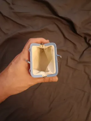 Monedero antiguo con dibujo infantil sin marca