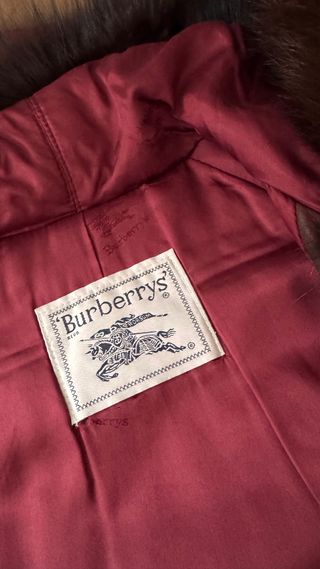 Chaquetón Burberrys con capucha de pelo