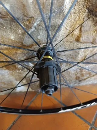 Ruedas Mavic Aksium carretera
