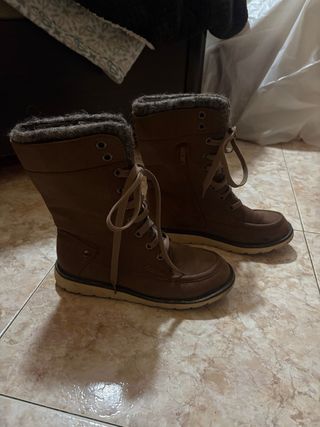 Botas marrones con cordones
