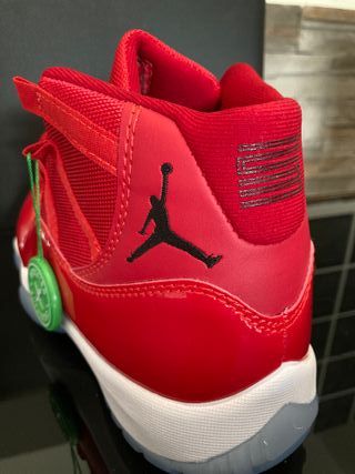 Nike Air Jordan Retro 11 Rojas Talla 43