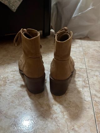 Botas marrones con cordones