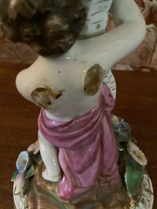 Lampara de porcelana con querubín.