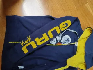 Sudadera Guru con cremallera y flor