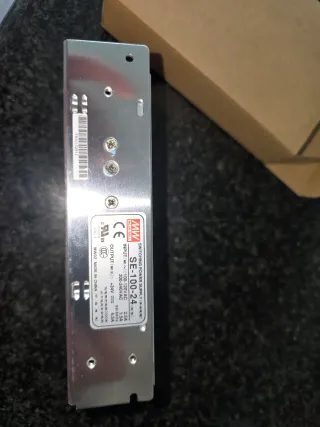 Fuente de Alimentación Metálica