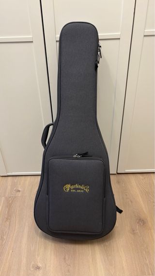 Guitarra acústica Martin 10E con funda