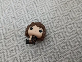 Stranger Things Nancy Kinder Huevo Figura