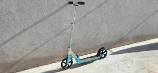 Patinete infantil azul y plateado