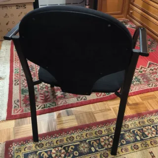 Silla de oficina negra moderna