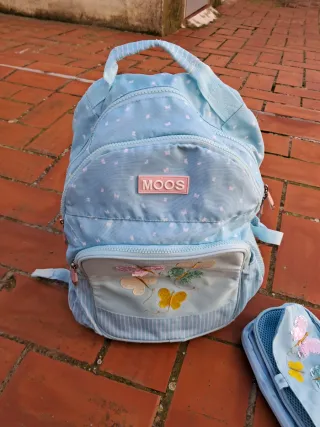 Mochila, estuche y carro a juego