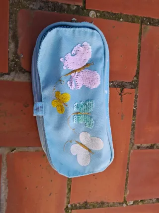 Mochila, estuche y carro a juego