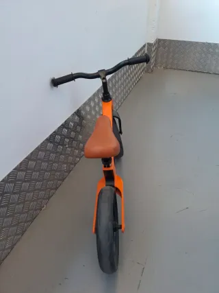 Bici sin pedales naranja