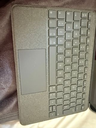 iPad 9ª Generación 256 GB + SIM + Teclado Logitech