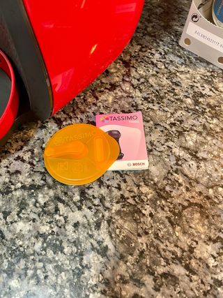 Cafetera Tassimo Bosch roja/negra Modelo Tas1003