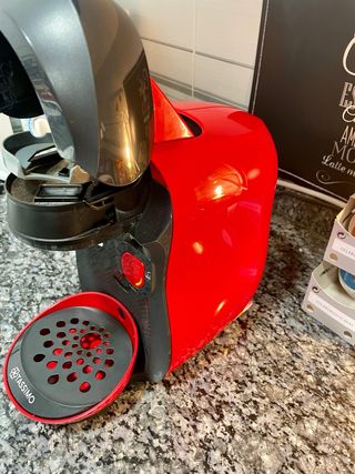 Cafetera Tassimo Bosch roja/negra Modelo Tas1003