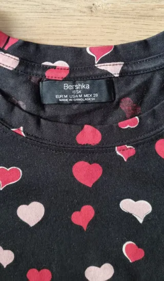 Camiseta Bershka Corazones M