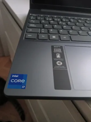 Lenovo IdeaPad Slim 3 15IRH10 Gris. Bloqueado.