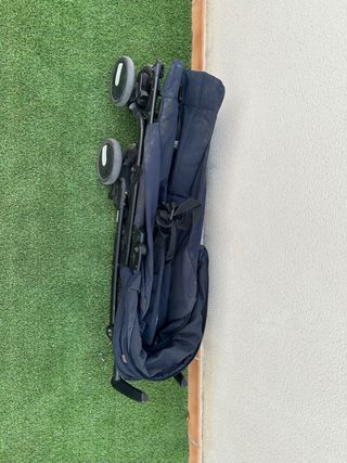 Carrito de bebé azul