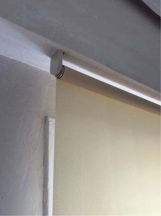 Estor enrollable beige tela