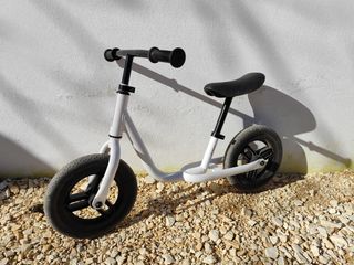 Bici de equilibrio, blanca, muy bonita