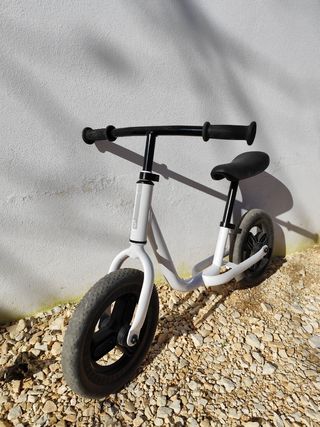 Bici de equilibrio, blanca, muy bonita