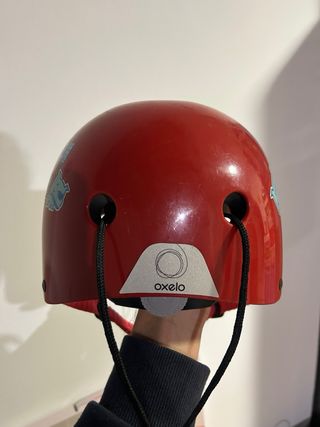 Casco rojo Oxelo. Skate, patinaje, bici