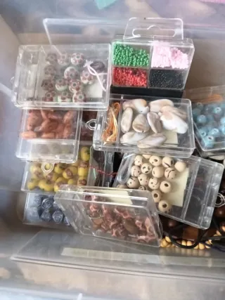 Lote de abalorios y collares