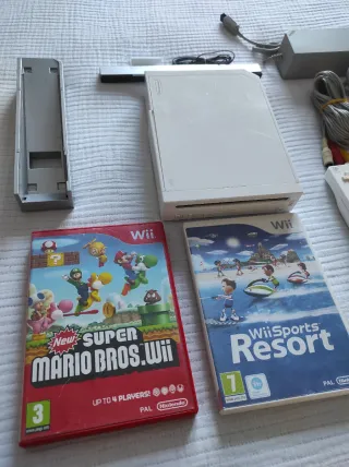 Nintendo Wii + 2 juegos + Accesorios