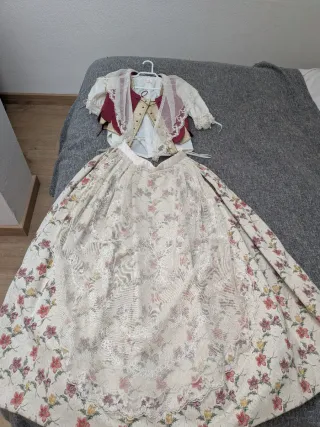 Traje Huertana Niña, actualmente para unos 6-8 año