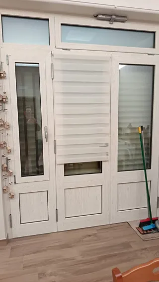 Tenda a rullo giorno/notte con aggancio senza fori