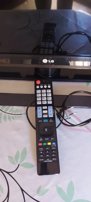 Televisor LG 37 Negro. SE VENDE EN CEUTA.