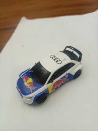 Scalextric Compact Audi S1 Red Bull escala 1.43