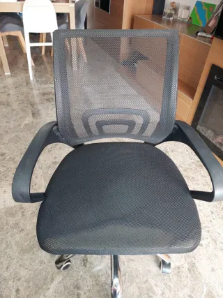 Silla giratoria de oficina/escritorio negra