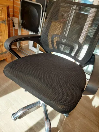 Silla giratoria de oficina/escritorio negra