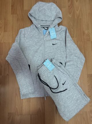 Conjunto Nike NOCTA Gris