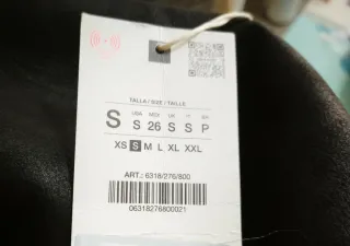 Chaqueta pelo y piel sintética reversible. Zara