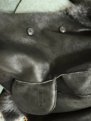 Chaqueta pelo y piel sintética reversible. Zara