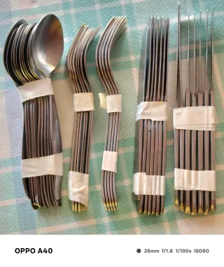 Set de cubiertos: cucharas, tenedores y cuchillos